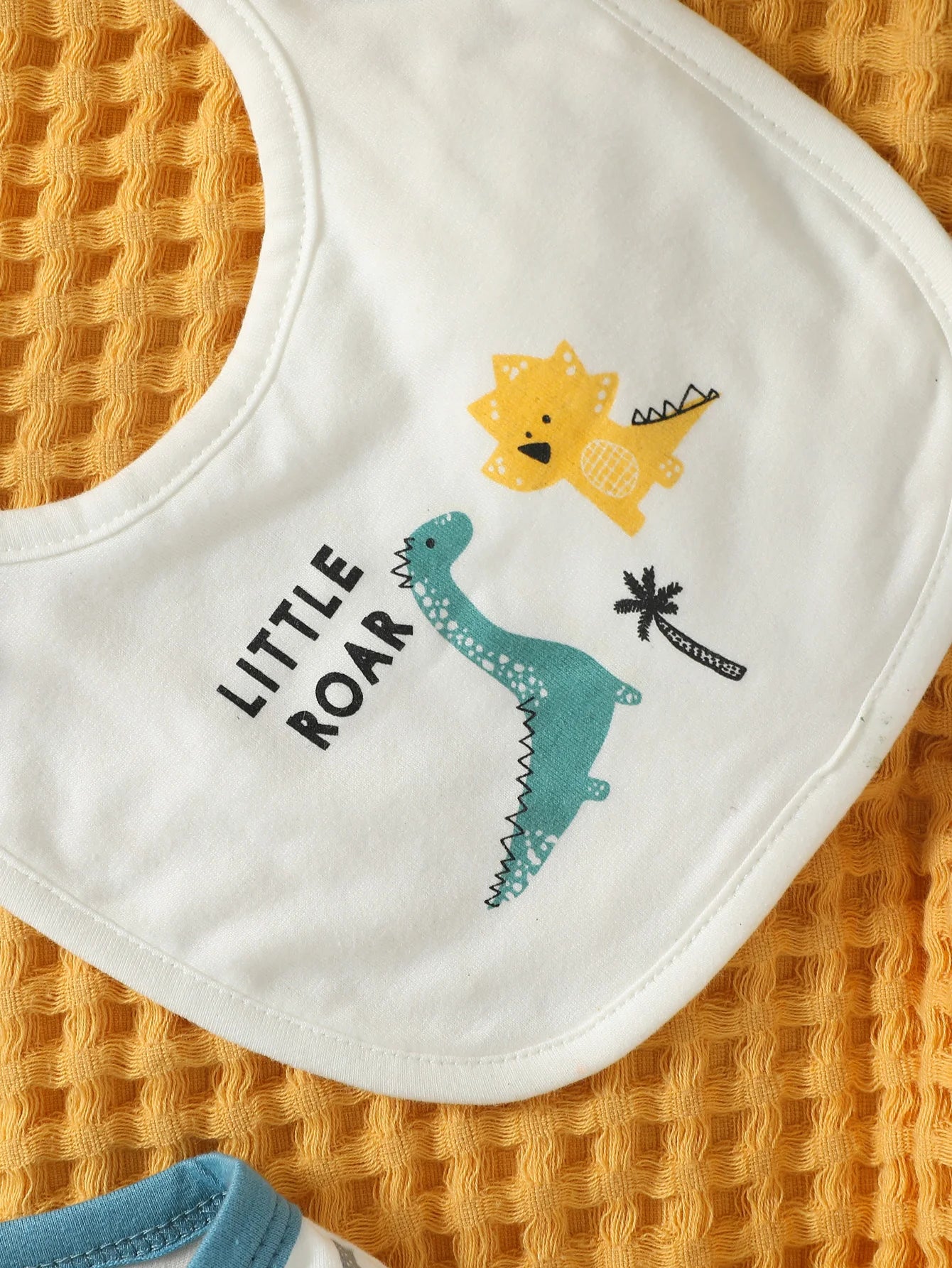 4PCS Baby Animal Print Set – Long Sleeve Romper with Bib, Hat & Gloves
