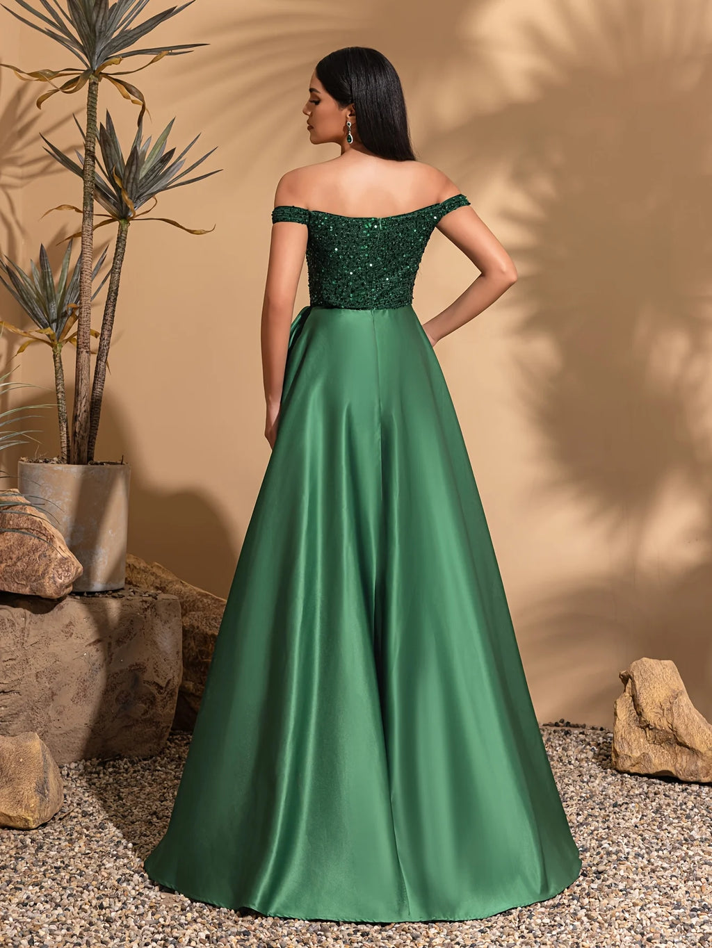 Make a sophisticated statement in this elegant one-shoulder evening dress, designed to blend timeless femininity with modern glamour