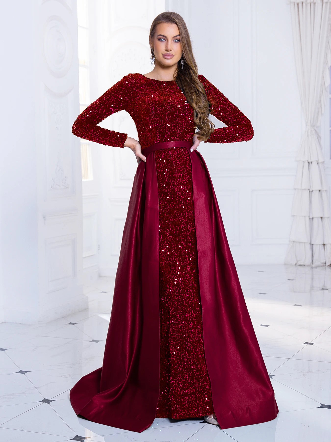 Make a breathtaking entrance in the elegant evening gowns from Romagic. Designed for modern sophistication
