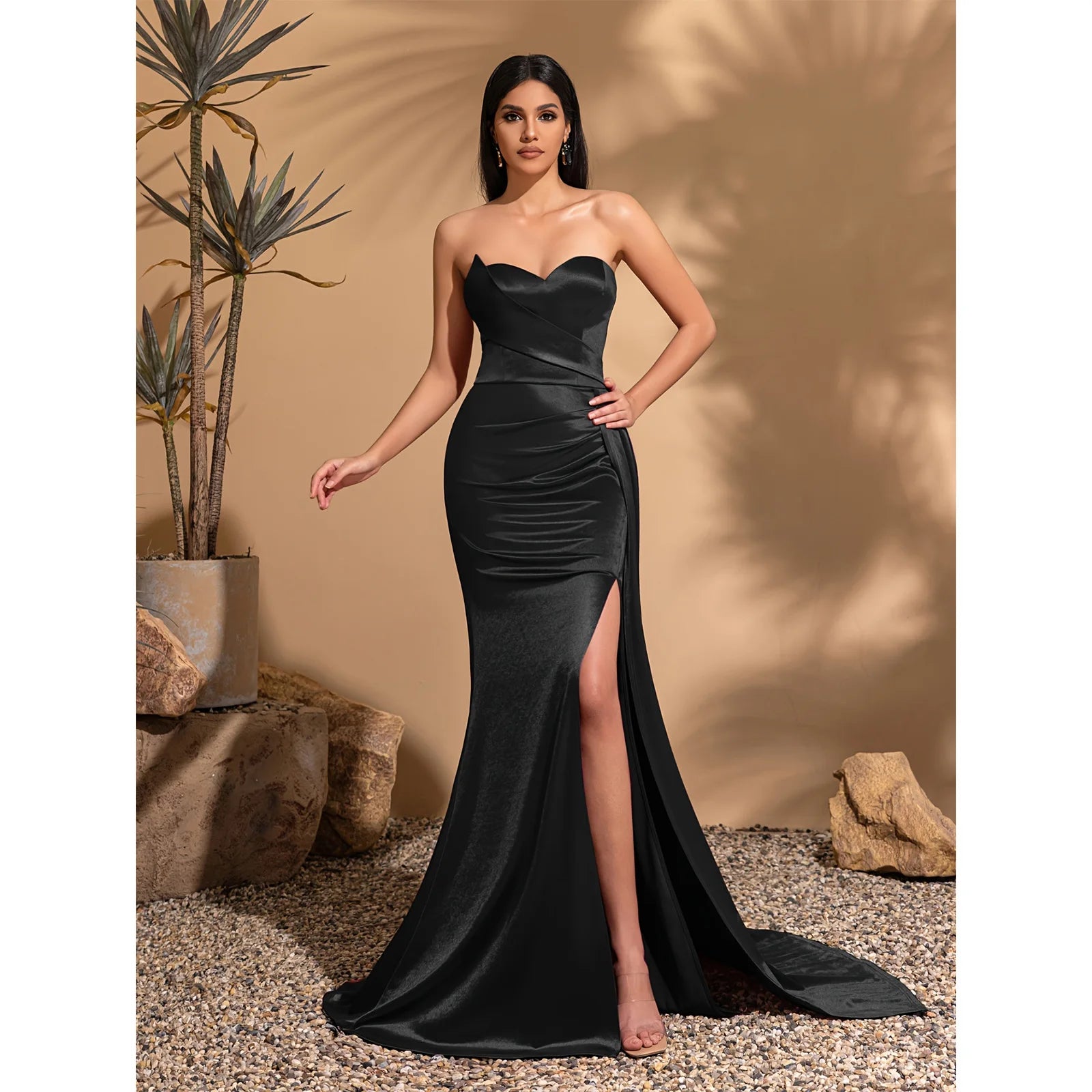 Elegant strapless neckline with timeless sophistication