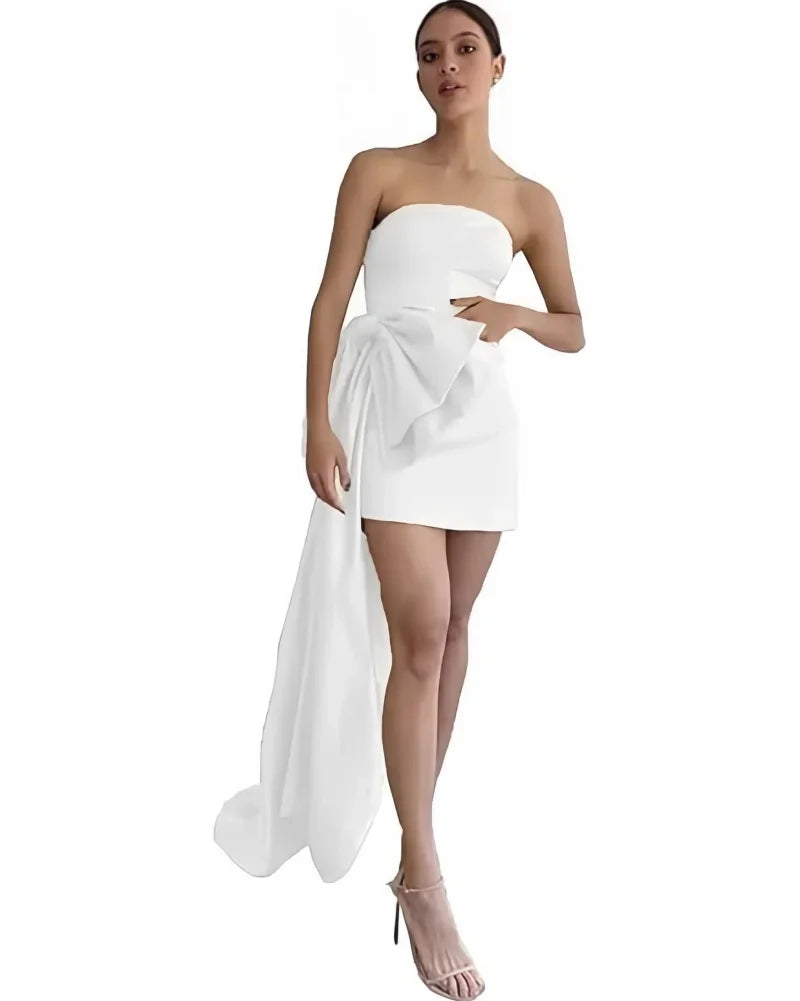 Make a bold and stylish entrance in this elegant satin homecoming dress, designed to combine youthful charm with modern sophistication