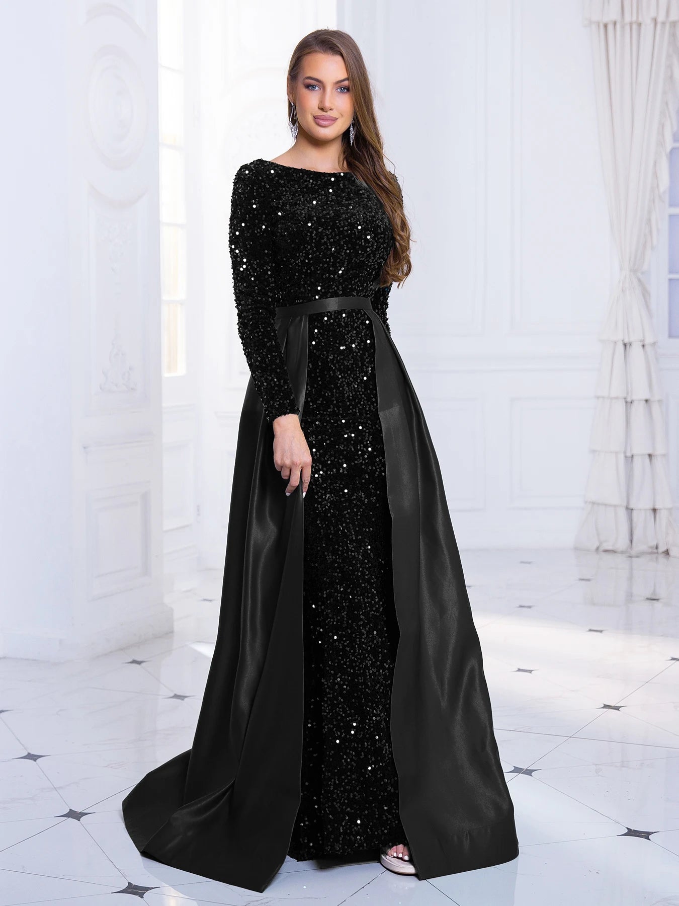 Make a breathtaking entrance in the elegant evening gowns from Romagic. Designed for modern sophistication
